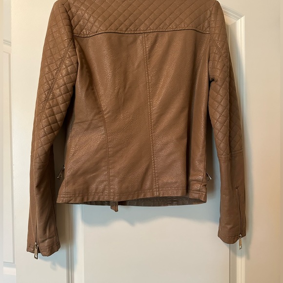 Super cute and versatile Guess Moto style faux leather jacket. Perfect for fall! - Picture 2 of 3